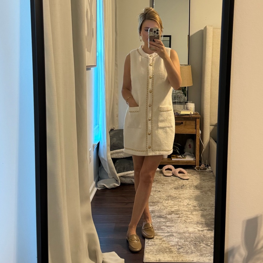 Elegant Cream Sleeveless Dress - Picture 8 of 12